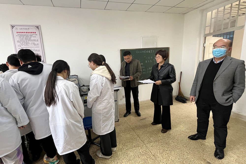 中药与食品工程学院实验室检查“回头看” 筑牢教育教学防线